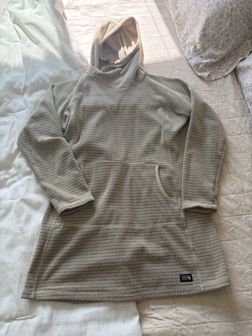 Mountain Hardwear Beige Waffle Hoodie Pullover in great condition